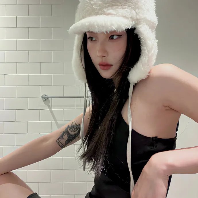 黑影窥窗